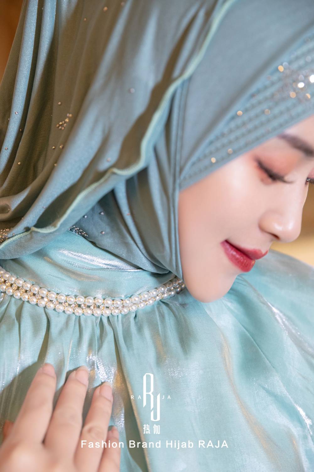 Bonnet Hijab Haniya-Light Turquoise avec cordon de serrage et étoiles perlées