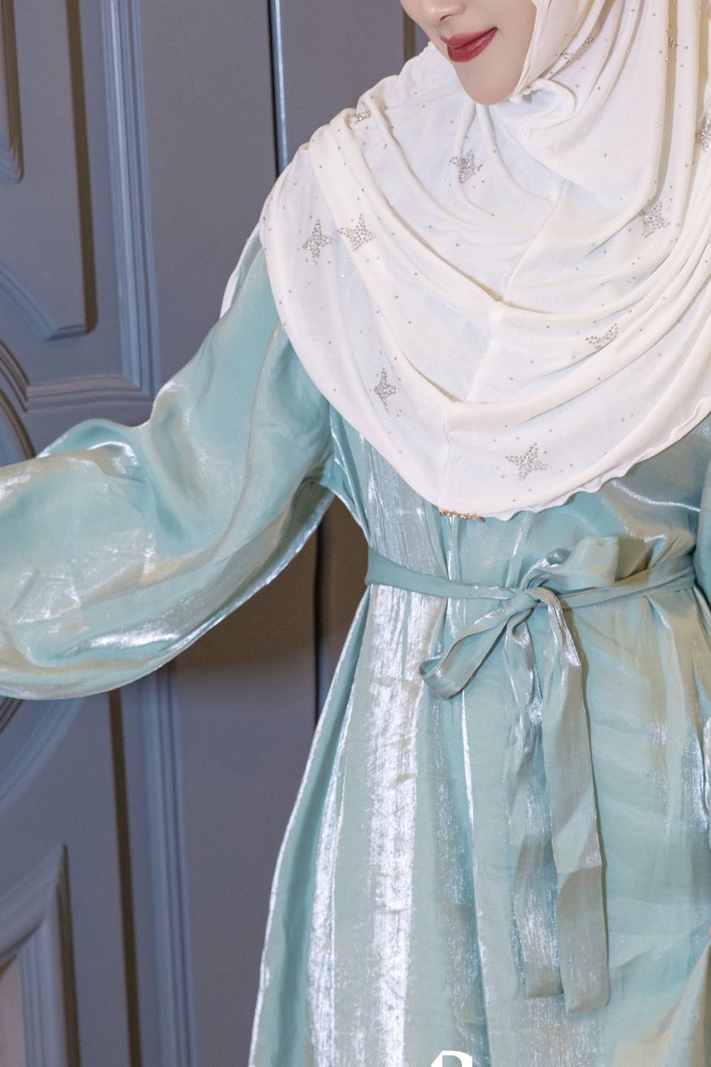 Haniya-Casquette Hijab Blanche avec Cordon de Serrage et Étoiles Perlées