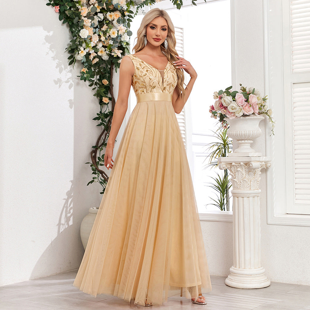 Večerní šaty Sassy s výstřihem do V, bez rukávů, třpytivým živůtkem, áčkovou tylovou sukní a páskem