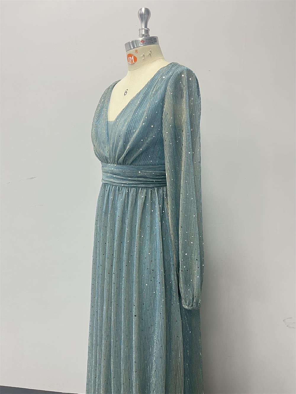 Ohromující lesklé volné dlouhé rukávy s výstřihem do V, áčkový večerní/formální šaty s plisovaným pasem