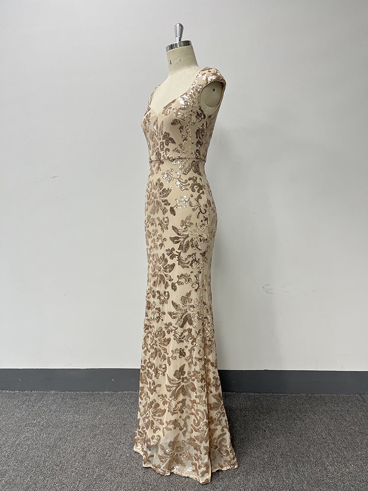 Přitažlivé večerní/formální maxi šaty s květinovým vzorem, královský výstřih Queen Anne a krátkými rukávy typu cap sleeve