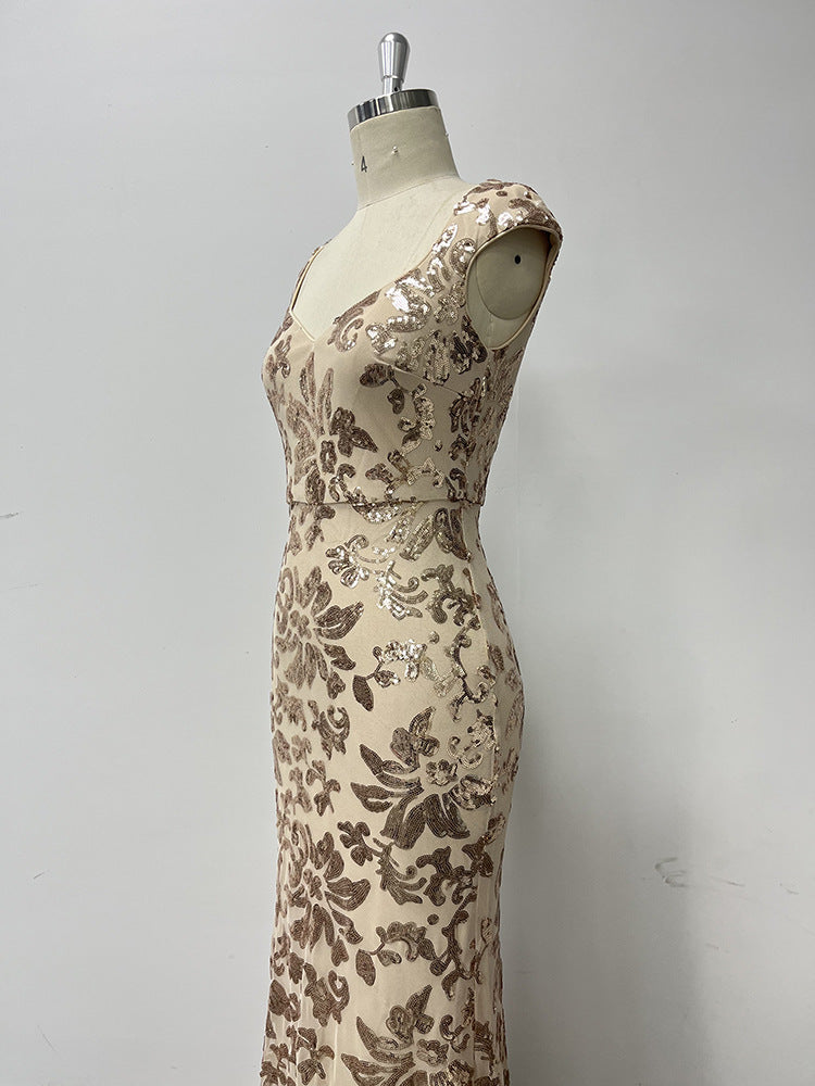 Přitažlivé večerní/formální maxi šaty s květinovým vzorem, královský výstřih Queen Anne a krátkými rukávy typu cap sleeve