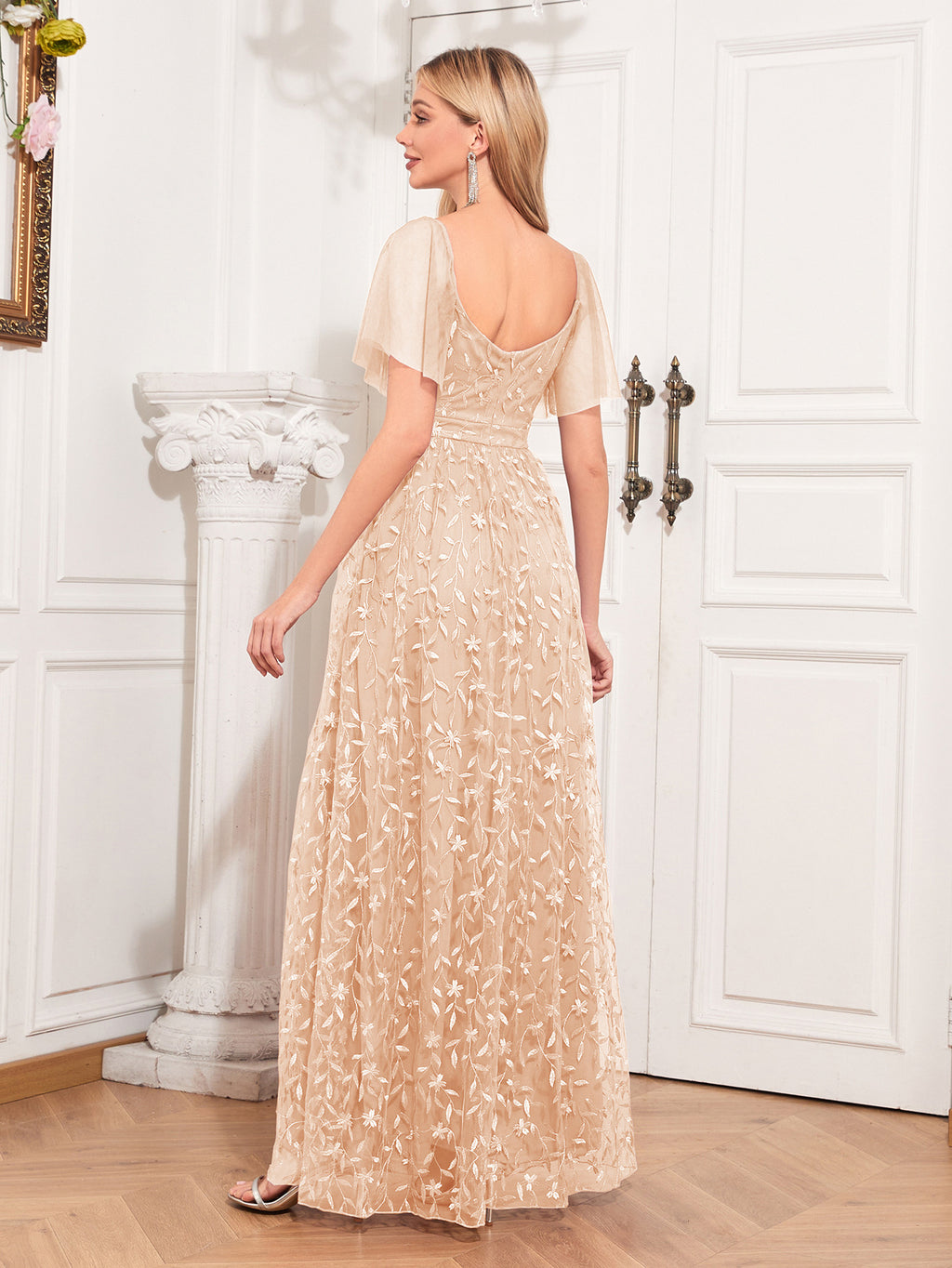 Nádherné maxi plesové šaty s krátkými rukávy, výšivkou a áčkovou sukní