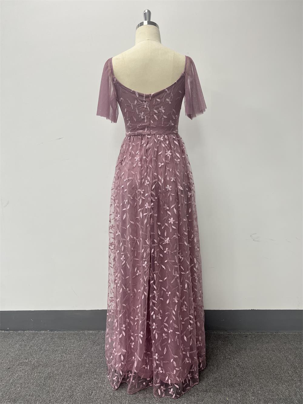 Nádherné maxi plesové šaty s krátkými rukávy, výšivkou a áčkovou sukní