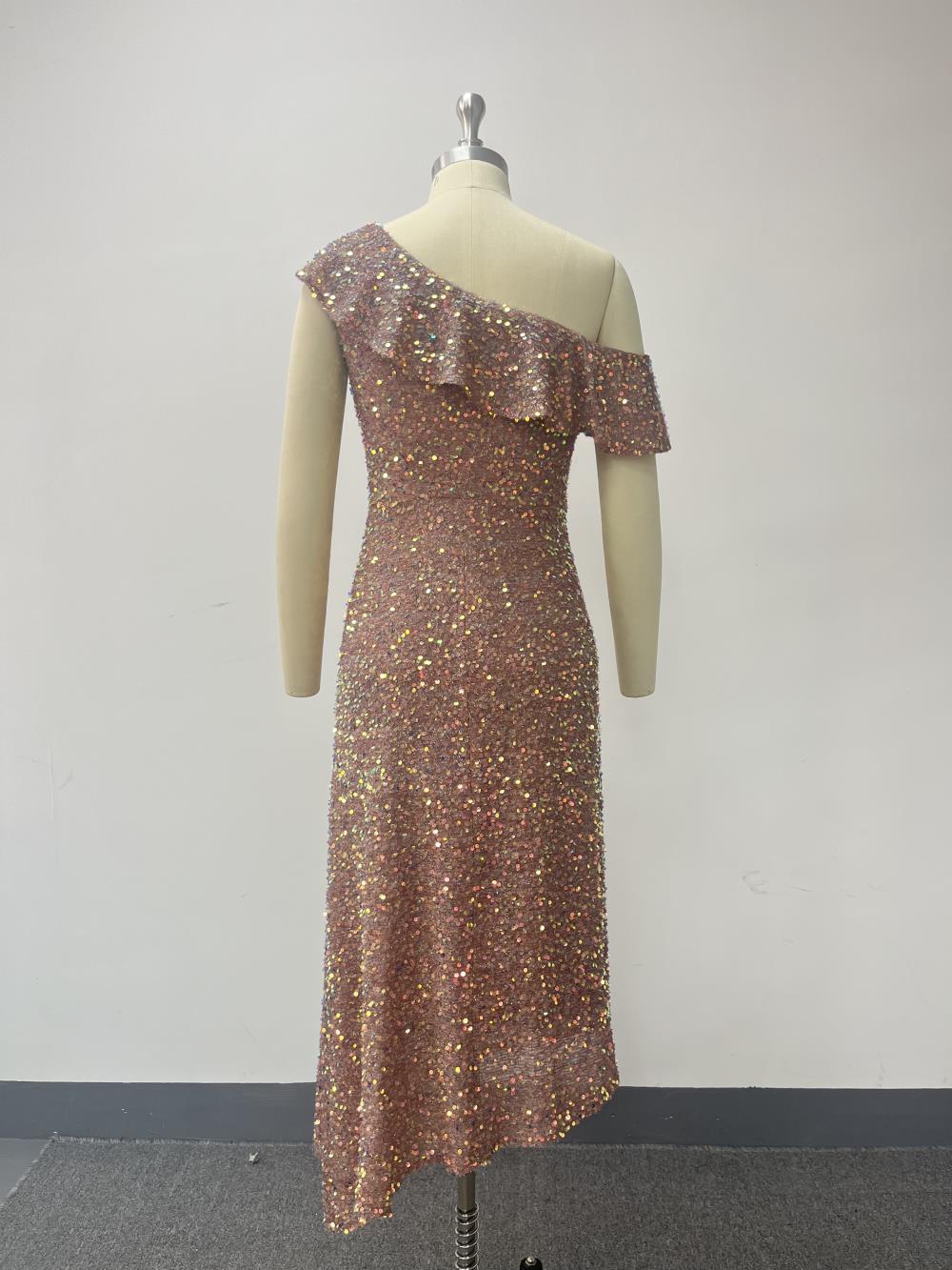 Všestranné třpytivé asymetrické midi večerní šaty s krátkým rukávem