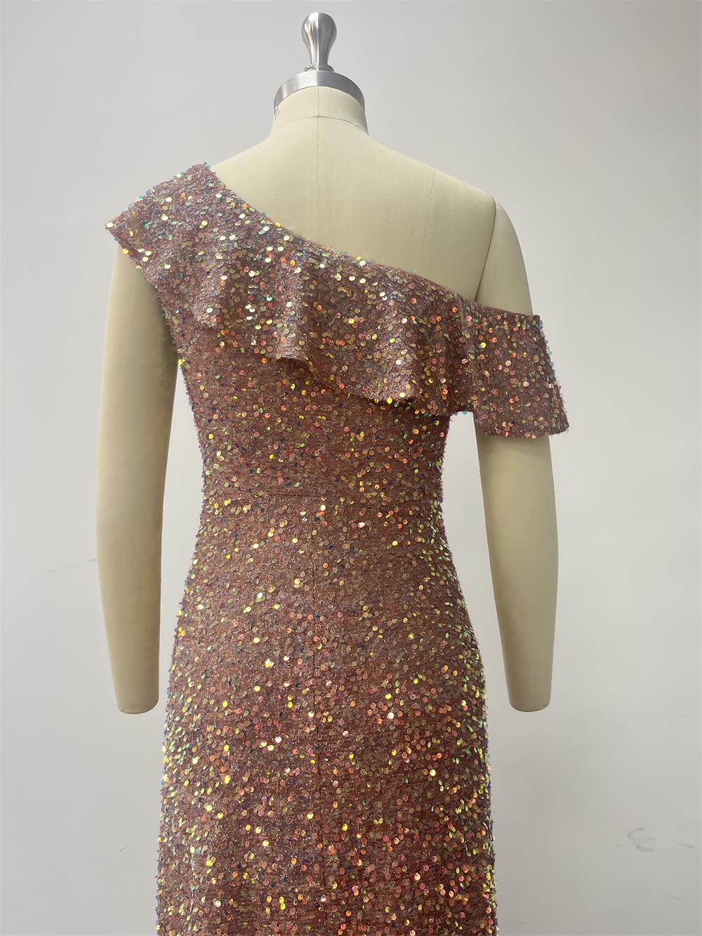 Všestranné třpytivé asymetrické midi večerní šaty s krátkým rukávem