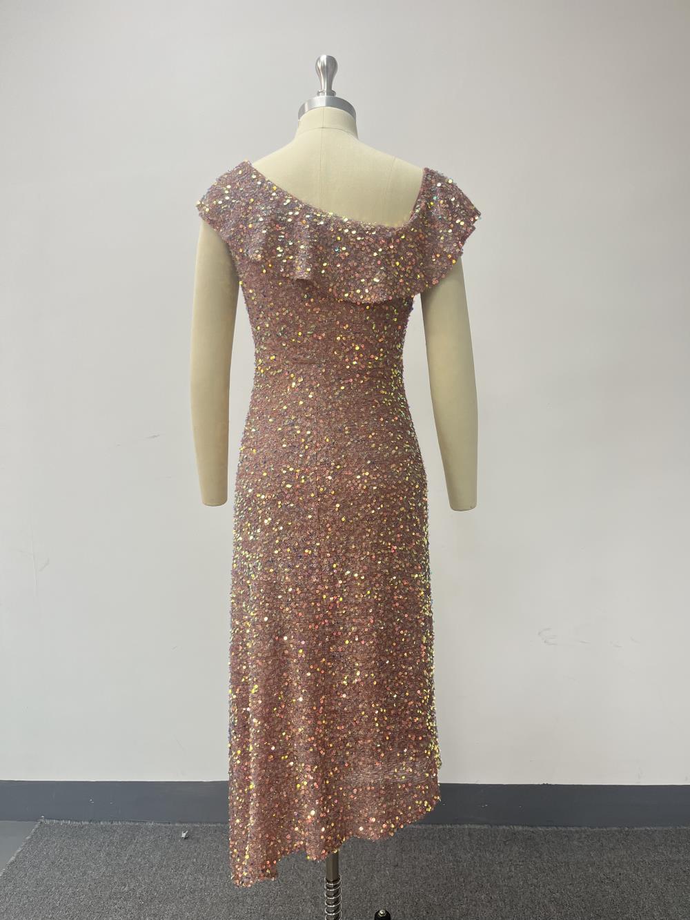 Všestranné třpytivé asymetrické midi večerní šaty s krátkým rukávem