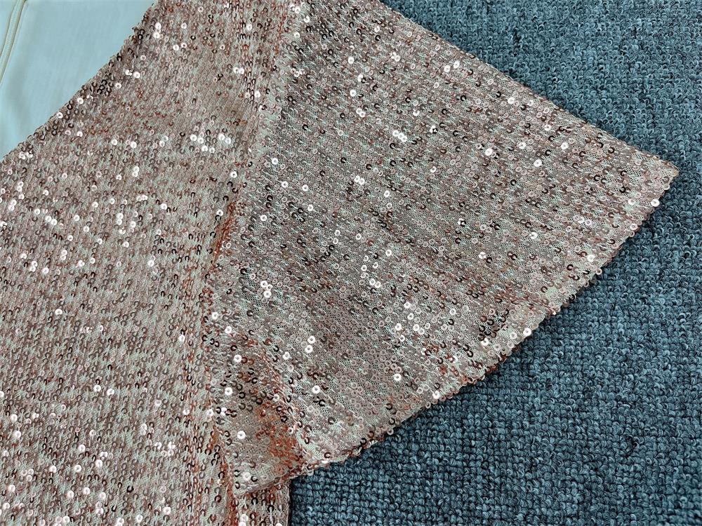 Elegantní šaty plus size s výstřihem do V, krátkými rukávy, flitry, délka ke kolenům, střih do A