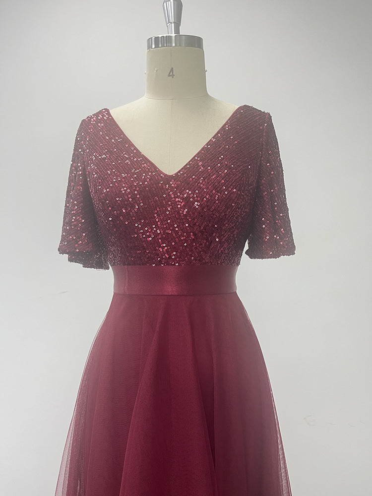 Večerní šaty s výstřihem do V, krátkými rukávy, flitrovaným živůtkem, sukní z tylu ve tvaru A s vysokým a nízkým lemem