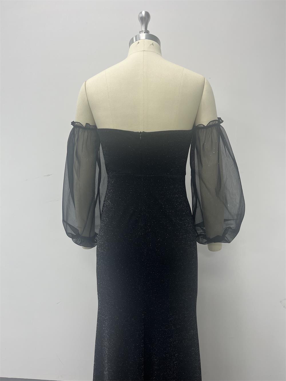 Všestranné večerní šaty s dlouhými volnými rukávy a odhalenými rameny, třpytivé pouzdrové