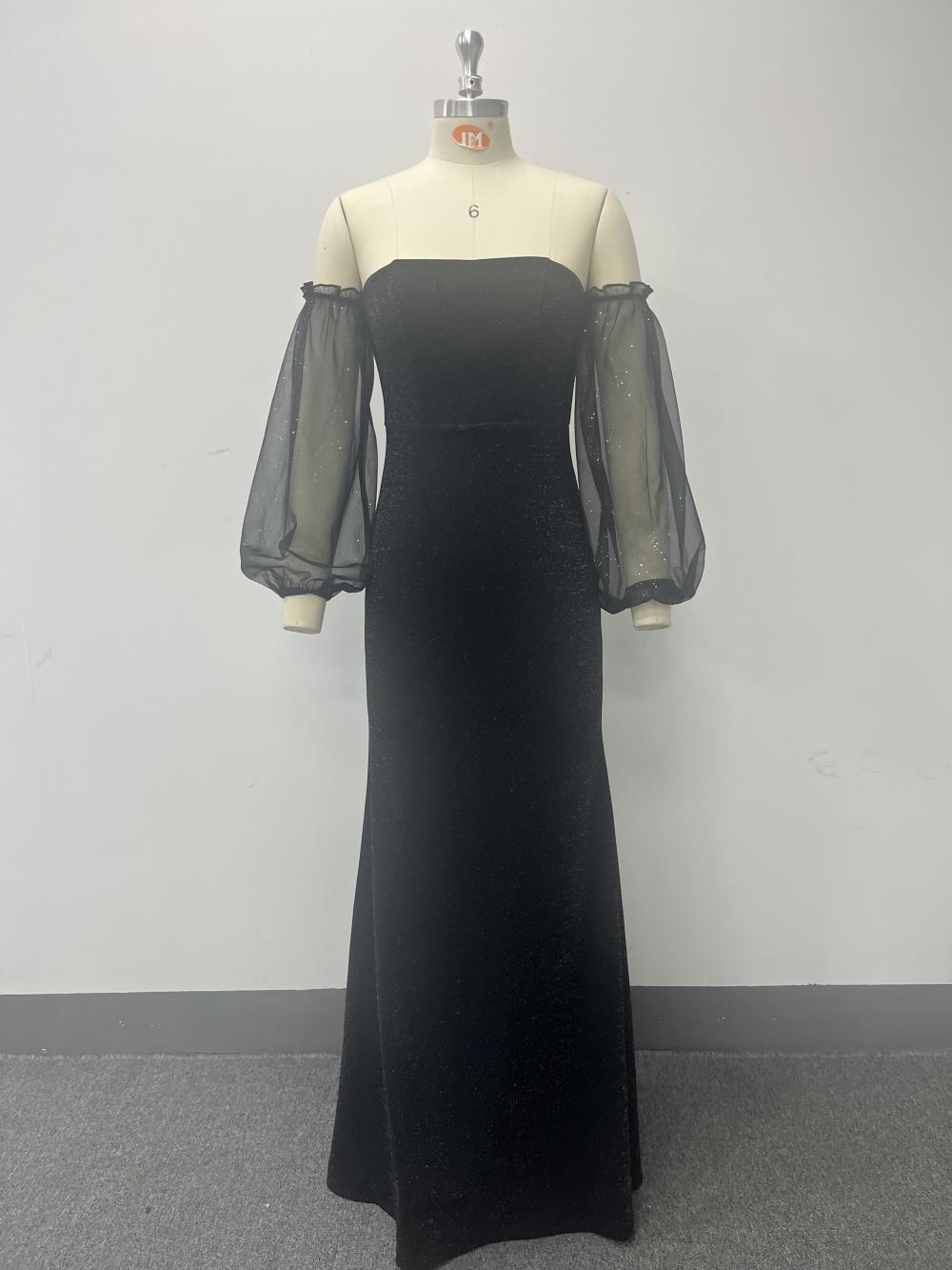 Všestranné večerní šaty s dlouhými volnými rukávy a odhalenými rameny, třpytivé pouzdrové