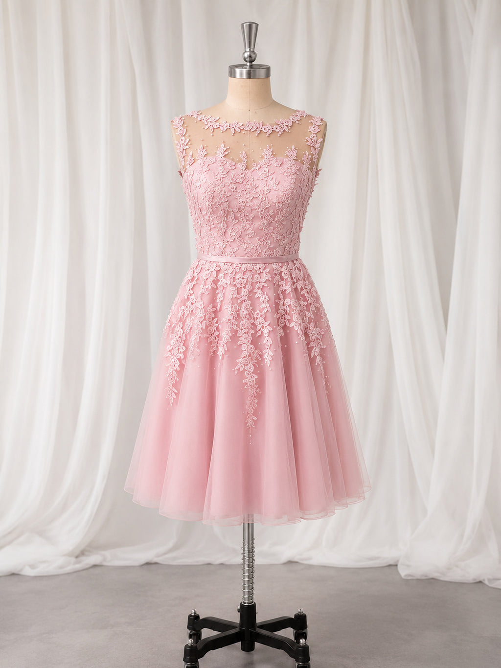 Short Scoop Neck A-line Lace Homecoming Dress