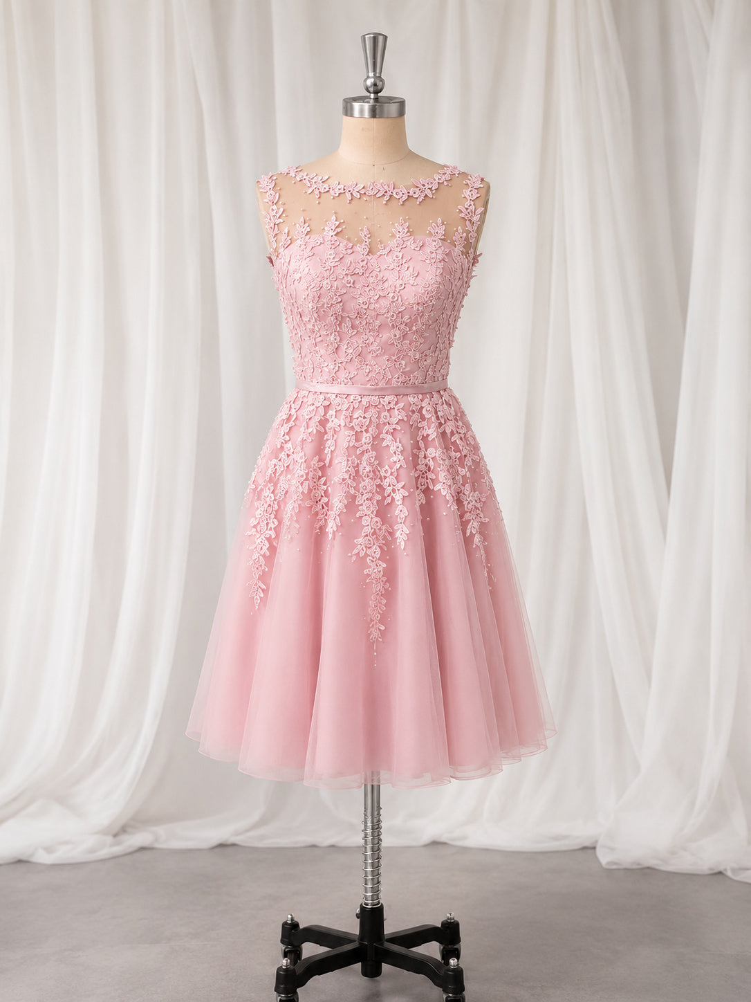 Short Scoop Neck A-line Lace Homecoming Dress