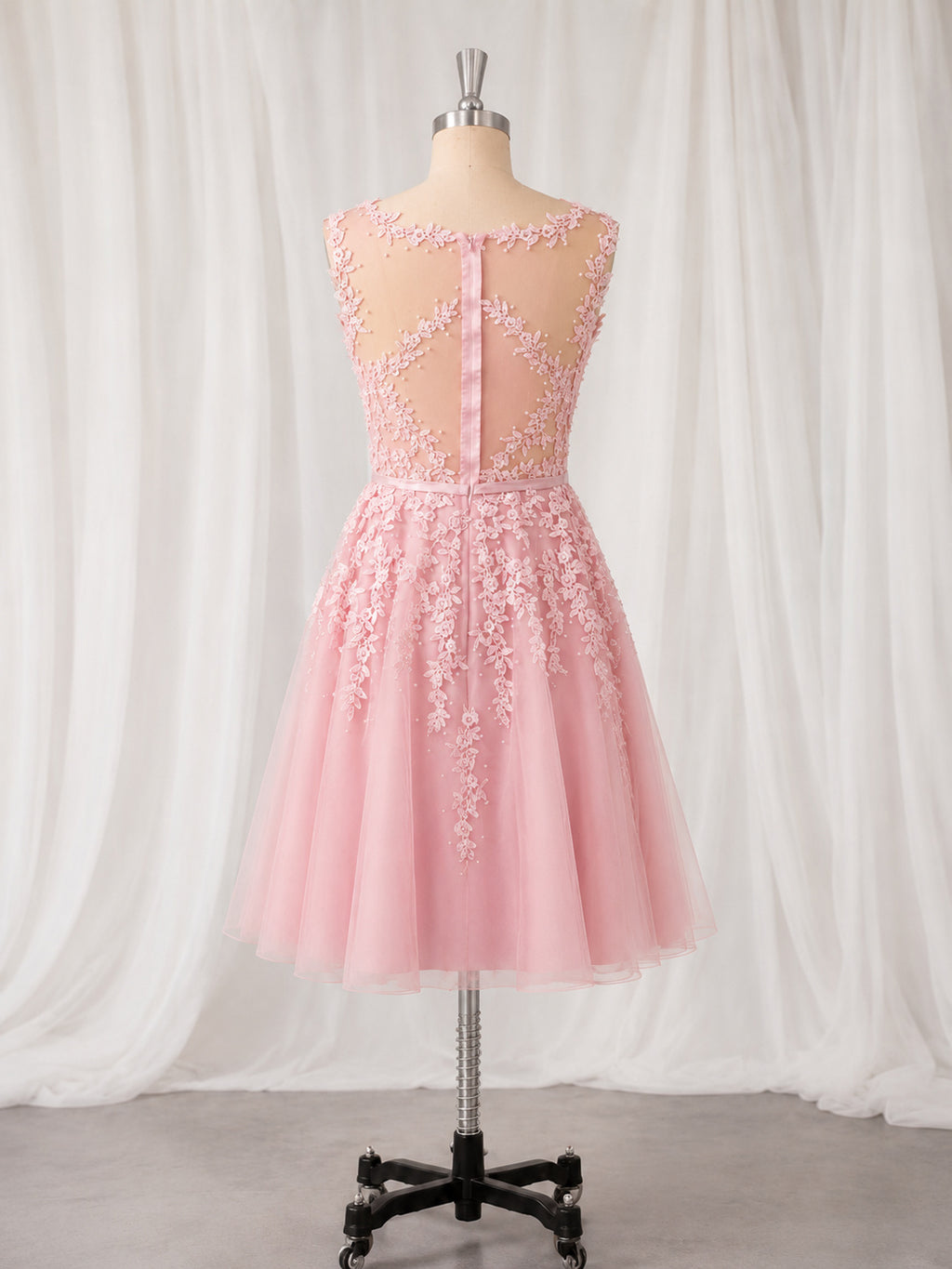 Short Scoop Neck A-line Lace Homecoming Dress