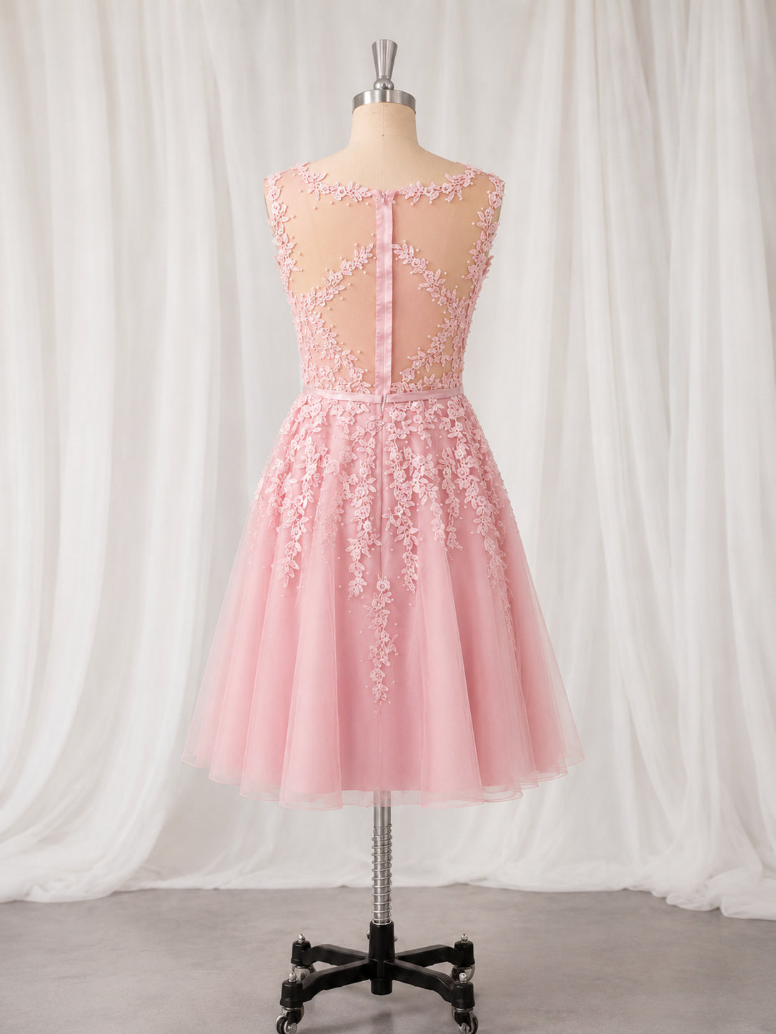 Short Scoop Neck A-line Lace Homecoming Dress