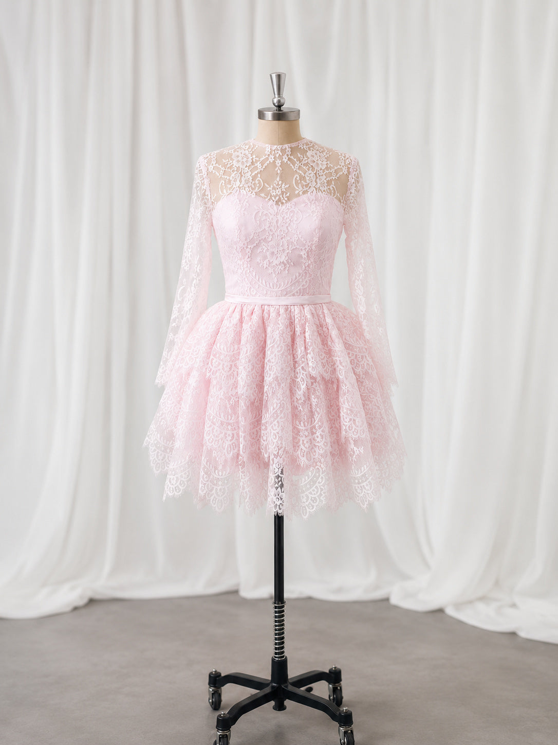 Long Sleeves Jewel Neck Mini Lace Homecoming Dress