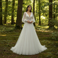 Vestido de novia princesa de tul con escote en V, mangas largas y cintura ilusión