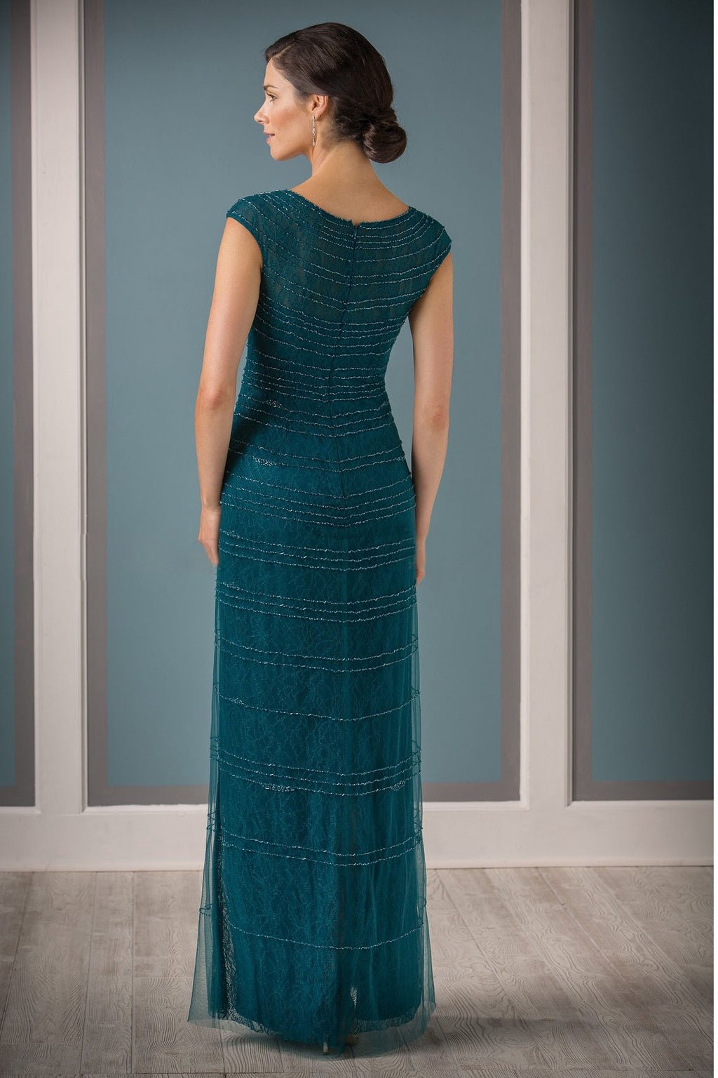 Lässiges, bodenlanges Etuikleid mit V-Ausschnitt und Illusion-Bolero