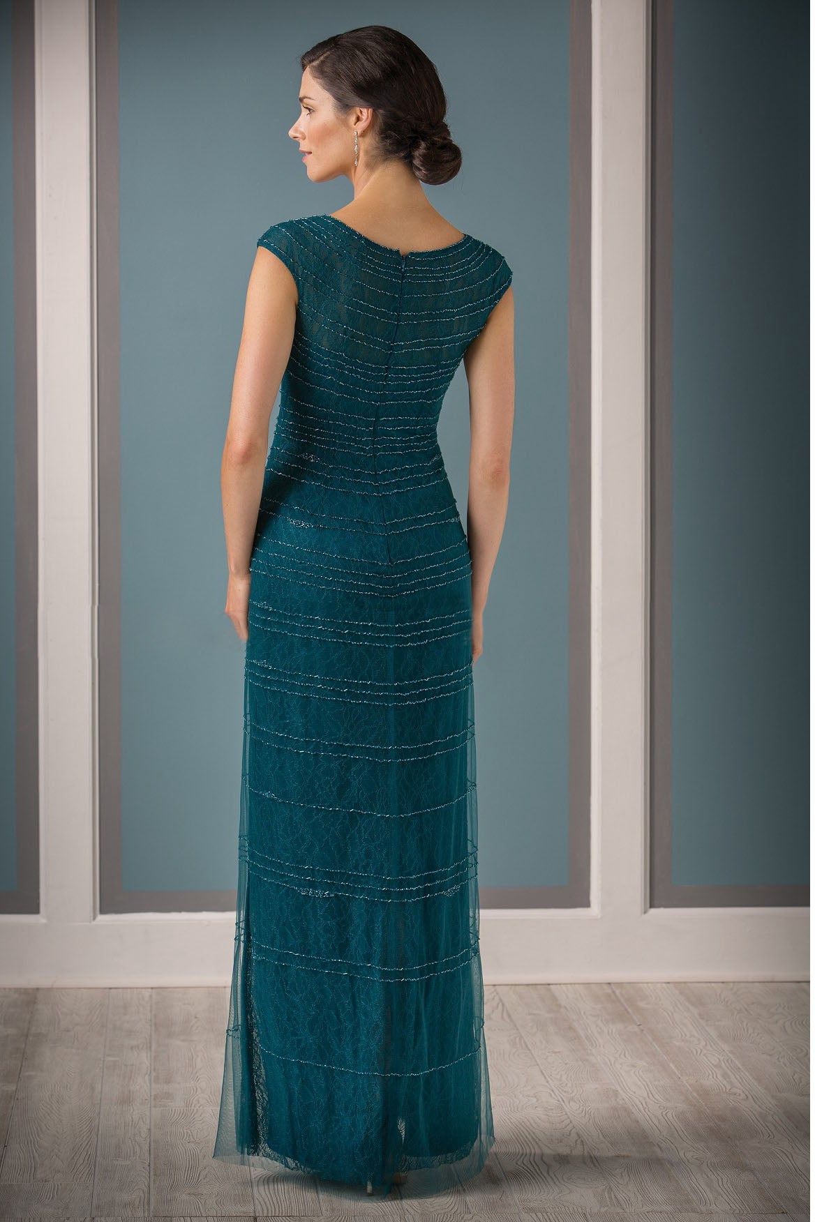 Lässiges, bodenlanges Etuikleid mit V-Ausschnitt und Illusion-Bolero