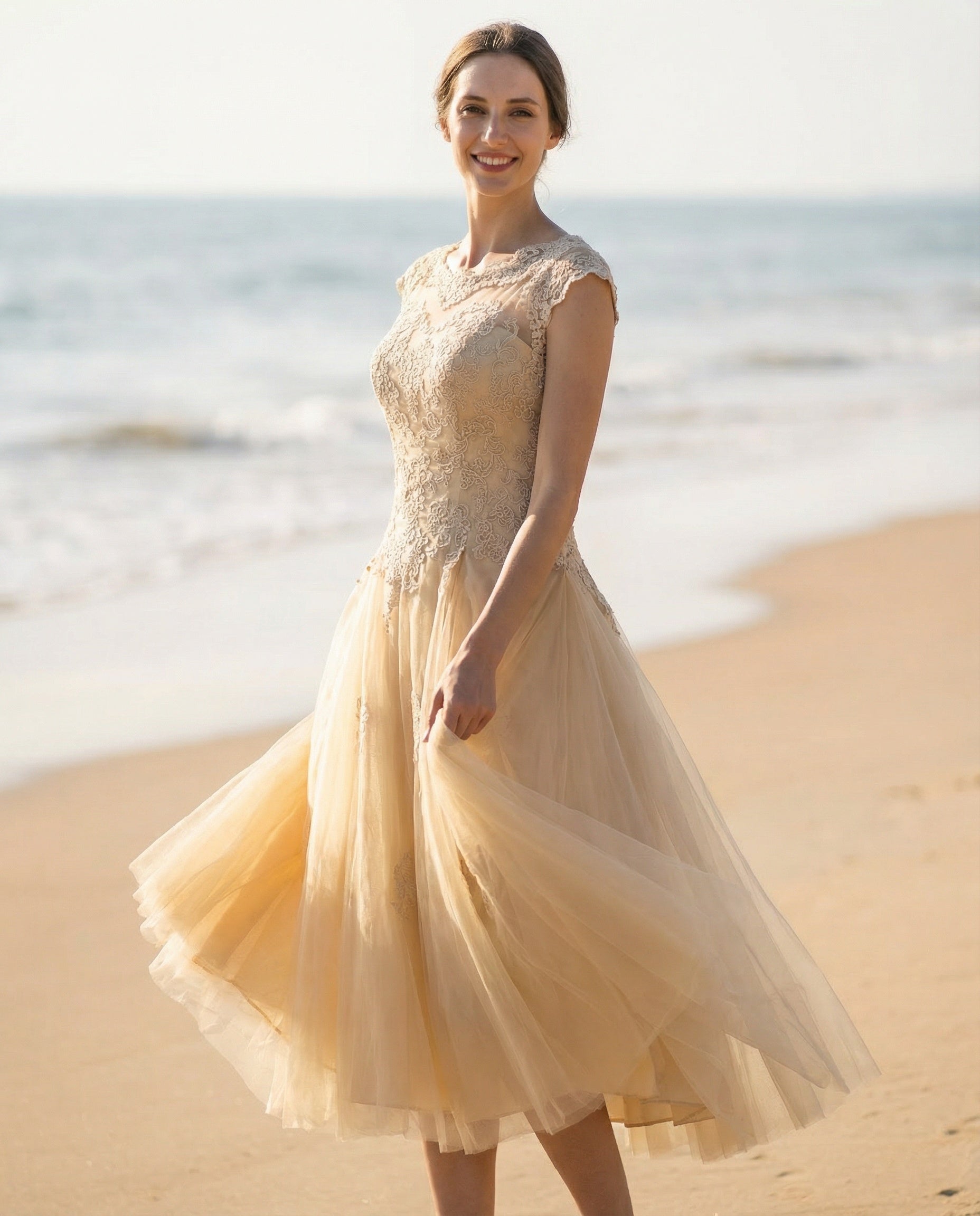 Teelanges Brautkleid mit kurzen Ärmeln und Spitze in A-Linie