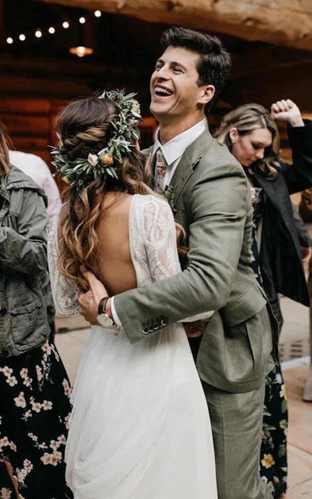 Robe de mariée country plissée à manches longues, col rond, dentelle et mousseline de soie avec dos en V profond