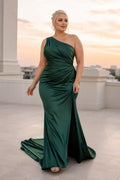 Plus Size Dark Green One-Shoulder Satin Sheath Formal Dress with Drape for Prom, Evening Party, and Formal Events front view