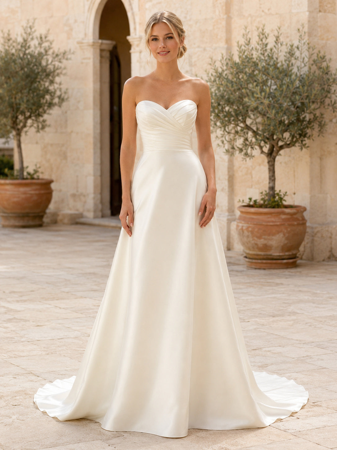 Simple Strapless Satin Abito Sposa Sheath Sweetheart Ruched Button Court Train front view