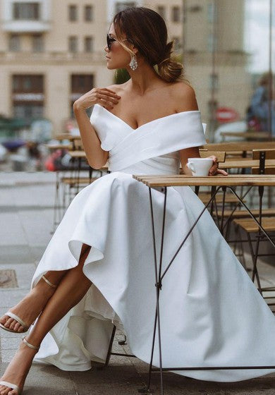 خمر خط خارج الكتف الساتان الفستان الأكياس بطول الشاي مع كروس الصليب والروشينغ