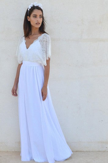 Böhmisches Brautkleid mit V-Ausschnitt und Spitzenärmeln