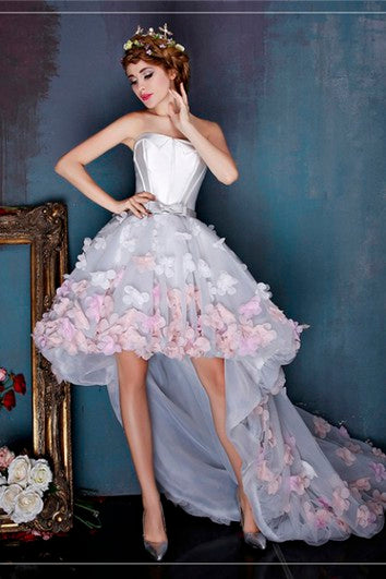 Šaty bez rukávů s vysokým a nízkým lemem, roztomilé, s otevřenými zády, 3D květinovými aplikacemi a jemnou mašlí