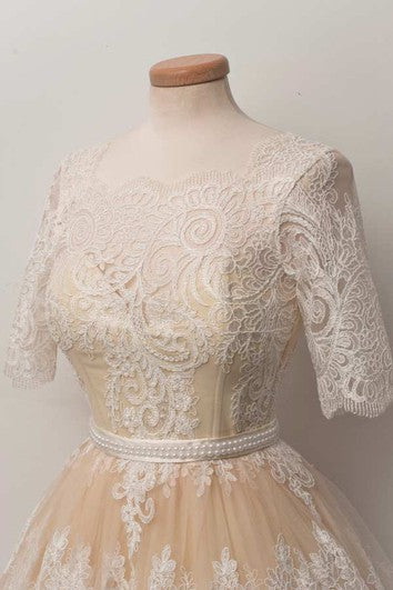 Šaty s krajkou, poloviční rukáv, výstřih do oblouku, áčkový střih s plisováním