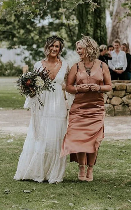 Vestida de boda de campo bohemio hojaldre de encaje hacia atrás
