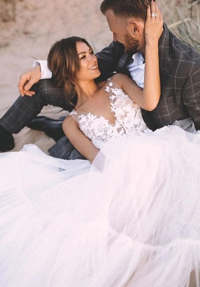 Jednoduché krajkové tylové plesové šaty s V-výstřihem, podlahové délky, bez rukávů, svatební šaty s aplikacemi