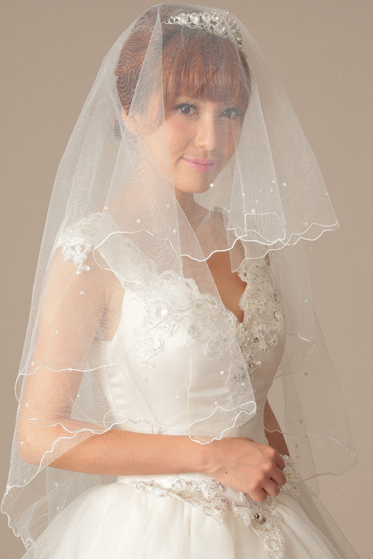 Simple Fingertip Short Tulle Wedding Veil with Beading