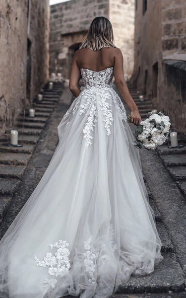 Sweetheart Flowy Empire A-line Tulle Applique Wedding Dress with Sweep Train