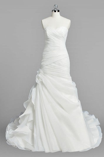 Sweetheart Mermaid Organza Wedding Dress With Ruching and Ruffles