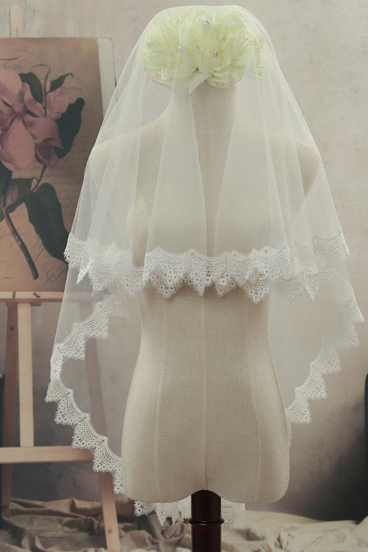 Simple Style Triangular Short Wedding Veil with Lace Edge