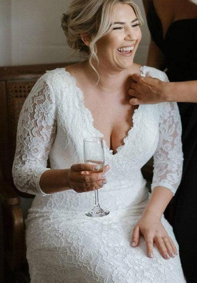 Schlichtes Meerjungfrau-Brautkleid mit V-Ausschnitt und bodenlanger Schleppe und Reißverschluss