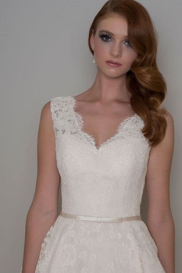 Tea-Length A-Line Appliqued V-Neck Sleeveless Lace Wedding Dress