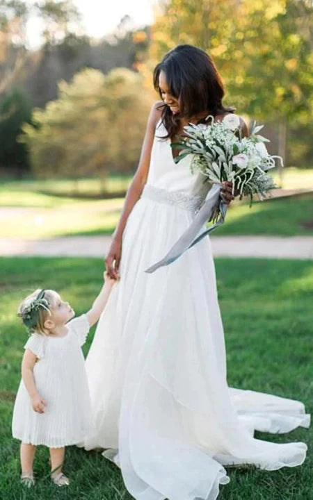 Neformální šifónové svatební šaty s výstřihem do V, korzetem s korálky a áčkovou sukní