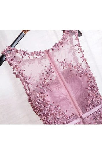 Robe de demoiselle d'honneur courte sans manches en tulle adorable coupe A-line avec décolleté plongeant et fermeture éclair dans le dos