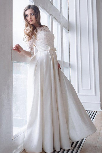 Robe de mariée trapèze en satin à manches 3/4 et en dentelle à col rond avec dos corset