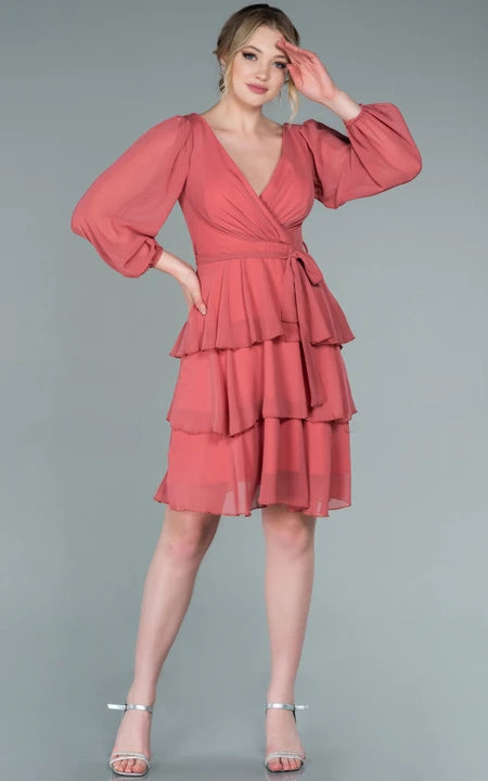 Roztomilé šaty na ples s dlouhým rukávem z šifonu, krátké, s vrstvenou sukní a výstřihem do V