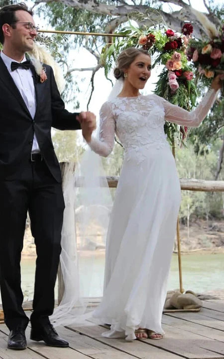 Schlichtes Chiffon-Brautkleid mit langen Ärmeln, U-Boot-Ausschnitt, Schlitz vorn