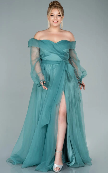 Schulterfreies, vorne geschlitztes Illusion-Kleid in Übergröße mit langen Ärmeln und Reißverschluss auf der Rückseite