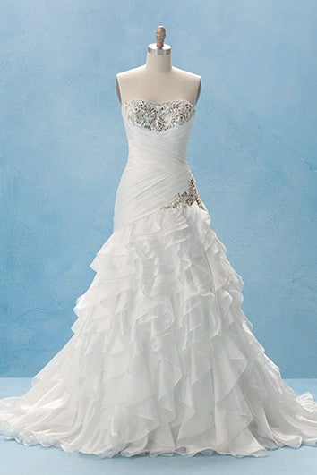 Fanciable šaty s korálky a více vrstvami s detaily záhybů