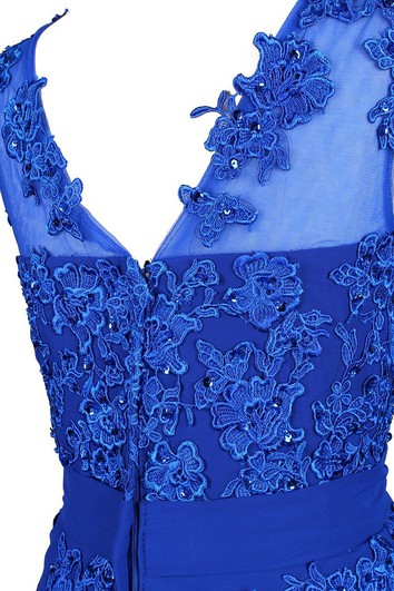 Šaty s iluzorním výstřihem do A s korálkovými krajkovými aplikacemi