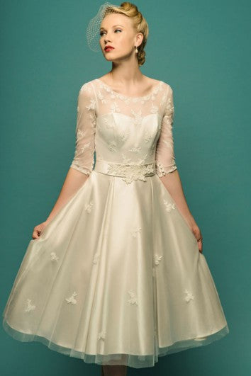 A-Line Tea-Length Illusion Sleeve Scoop Neck Appliqued Tulle Wedding Dress