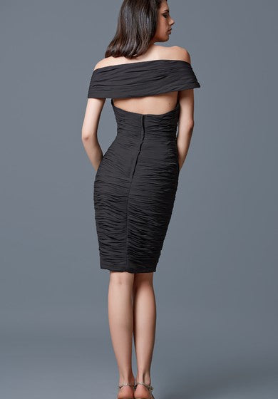 Vestido formal clásico de malla fruncida de hombro fuera de hombro