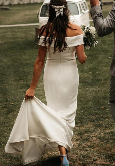 Saténové podlahové šaty s vlečkou trumpetového střihu bez rukávů pro neformální svatbu